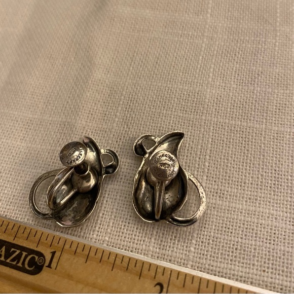 Vintage Sterling Silver Leaf Motif Screw Back Earrings - Picture 5 of 5